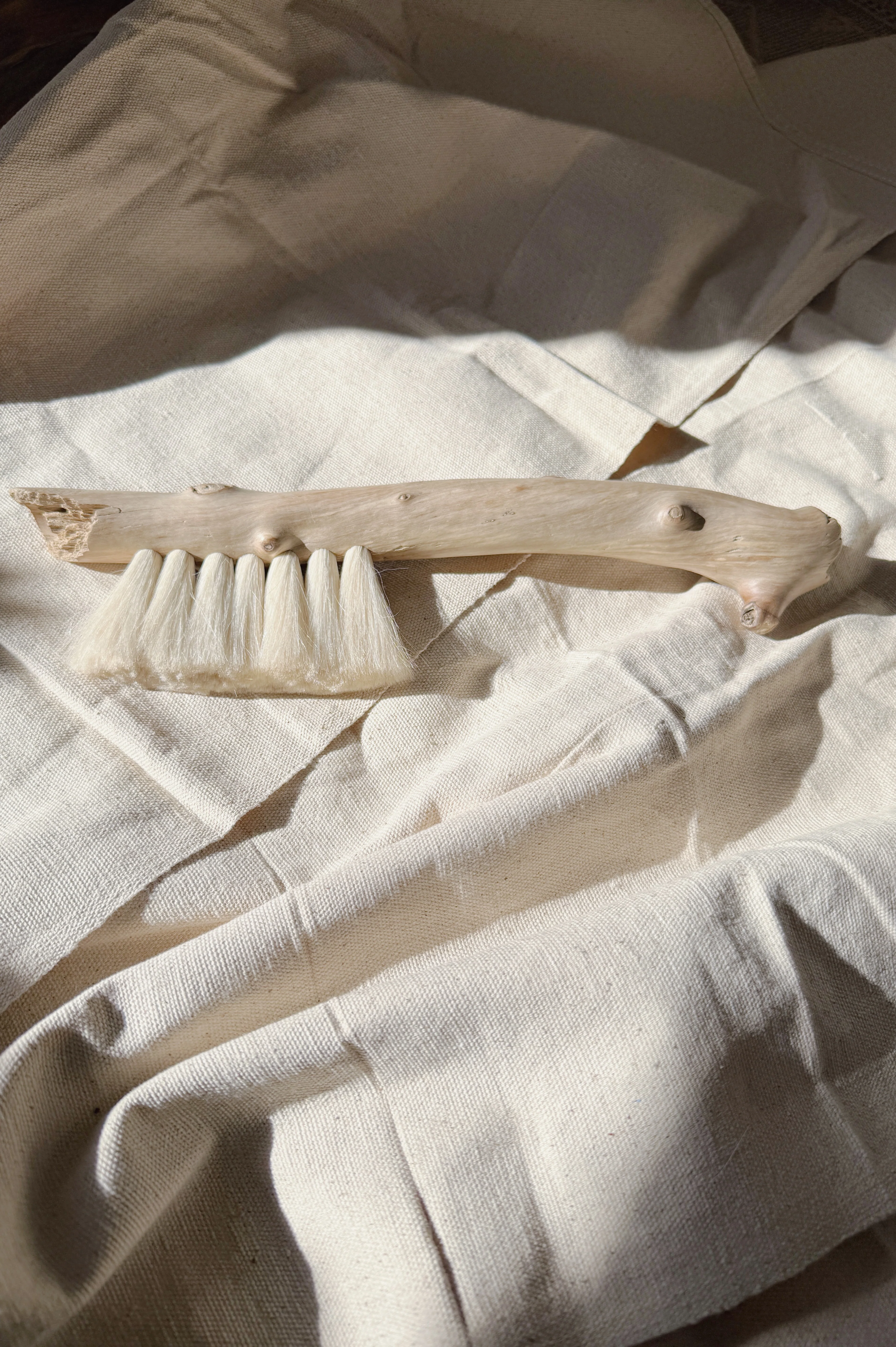 Castaway Driftwood Brush - Image 3