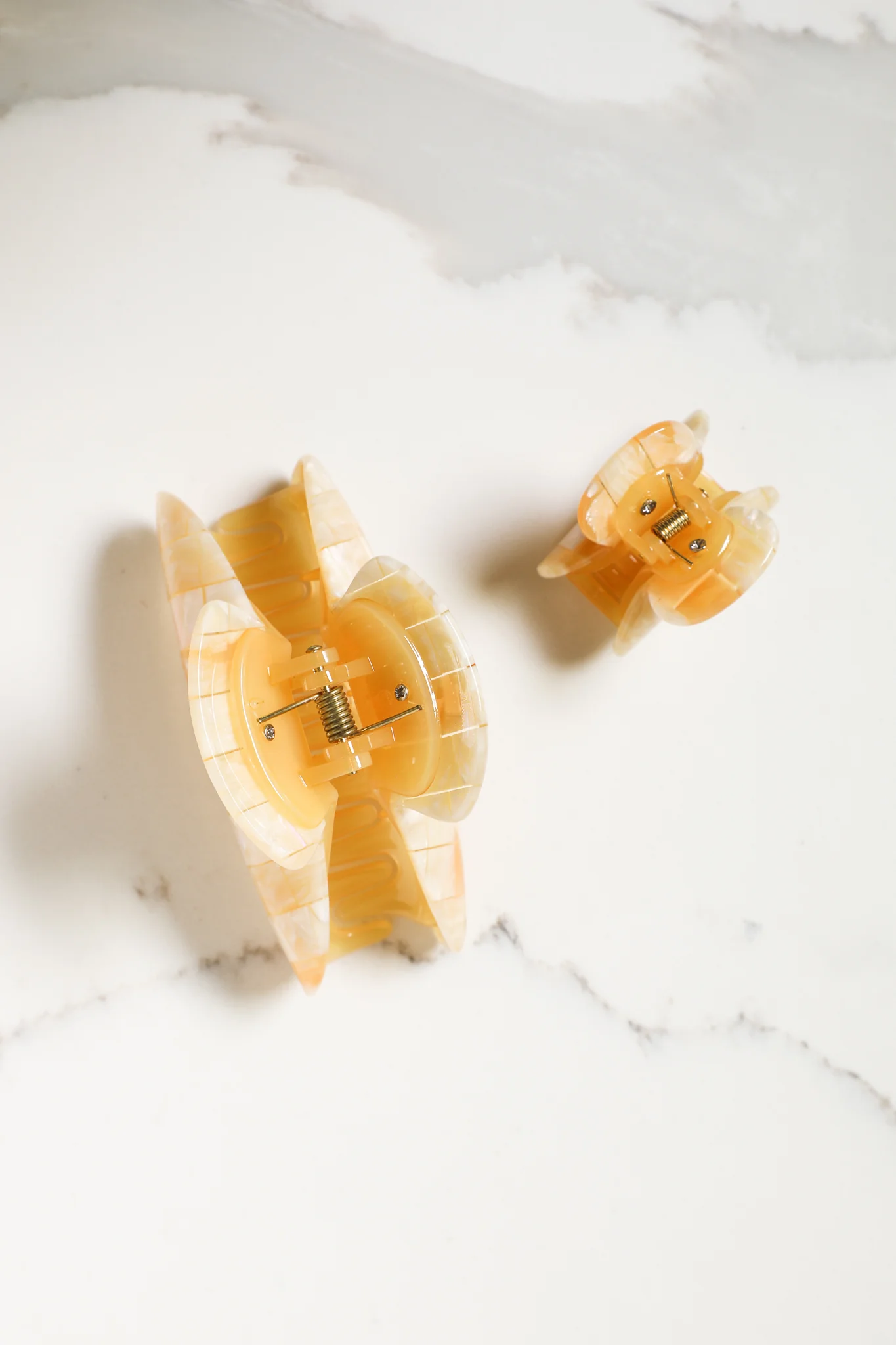 Checkered Sea Shell Hair Clip - Image 5