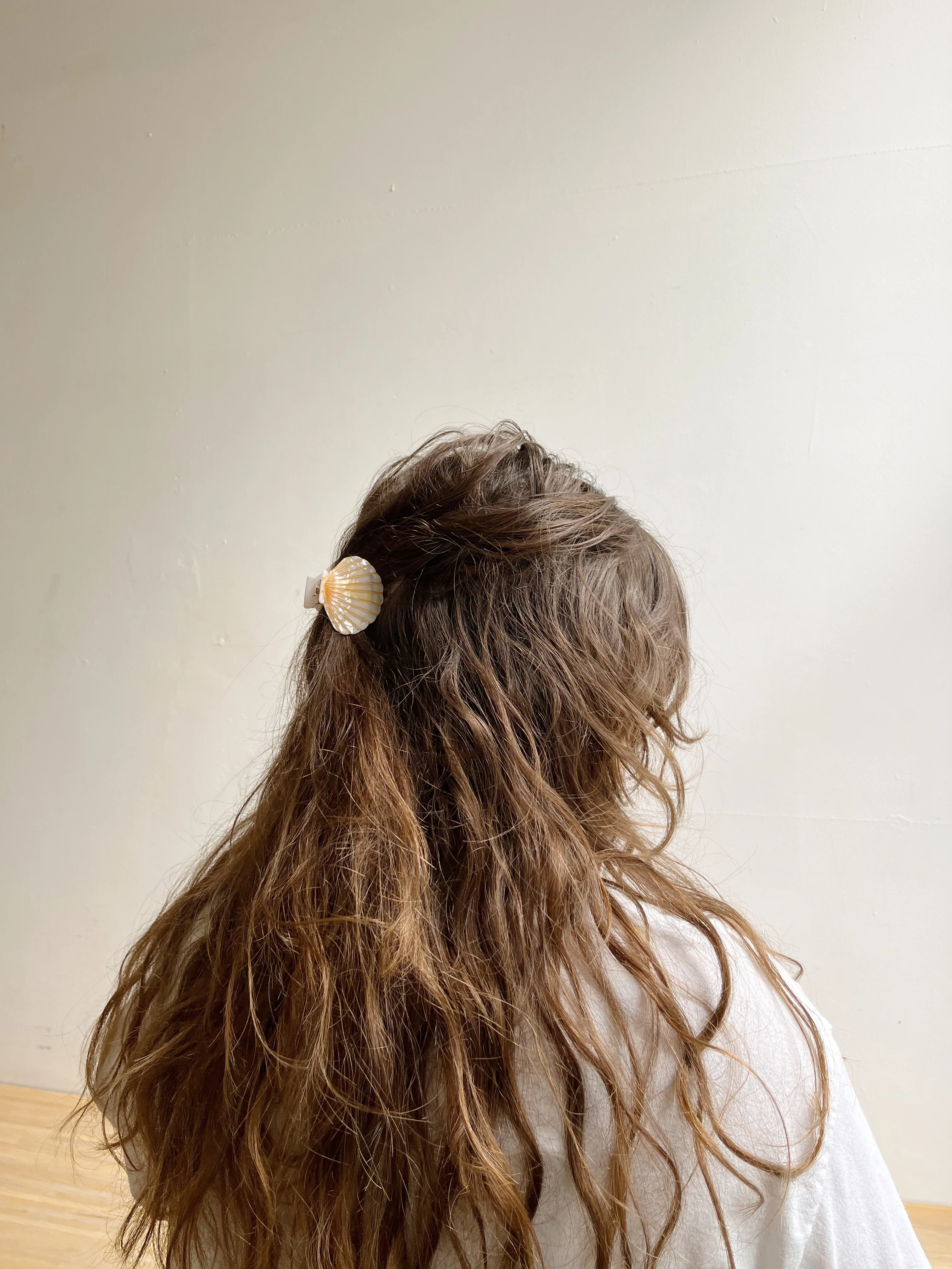 Clamshell Hair Clip - Image 2